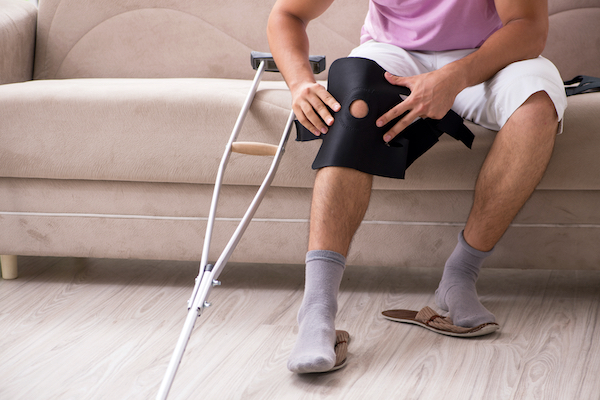 Généralement, les malformations de naissance, les déformations congénitales, les blessures sportives et les maladies articulaires et osseuses sont les affections courantes qui ramènent les patients à consulter un orthopédiste